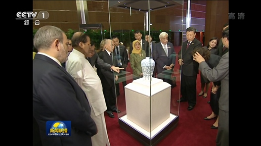 2019年5月15日，中外領(lǐng)導(dǎo)人共同參觀“大美亞細亞——亞洲文明展”。（視頻截圖）