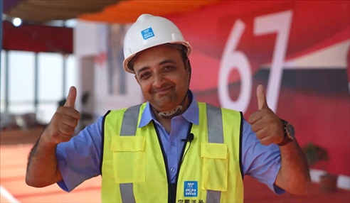 瓦利德·拉馬丹接受人民網(wǎng)記者采訪。嚴(yán)川吉雨攝