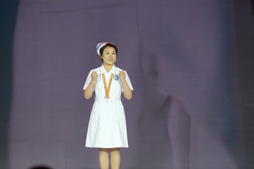 第49屆南丁格爾獎(jiǎng)獲得者、四川大學(xué)華西醫(yī)院護(hù)理部主任蔣艷