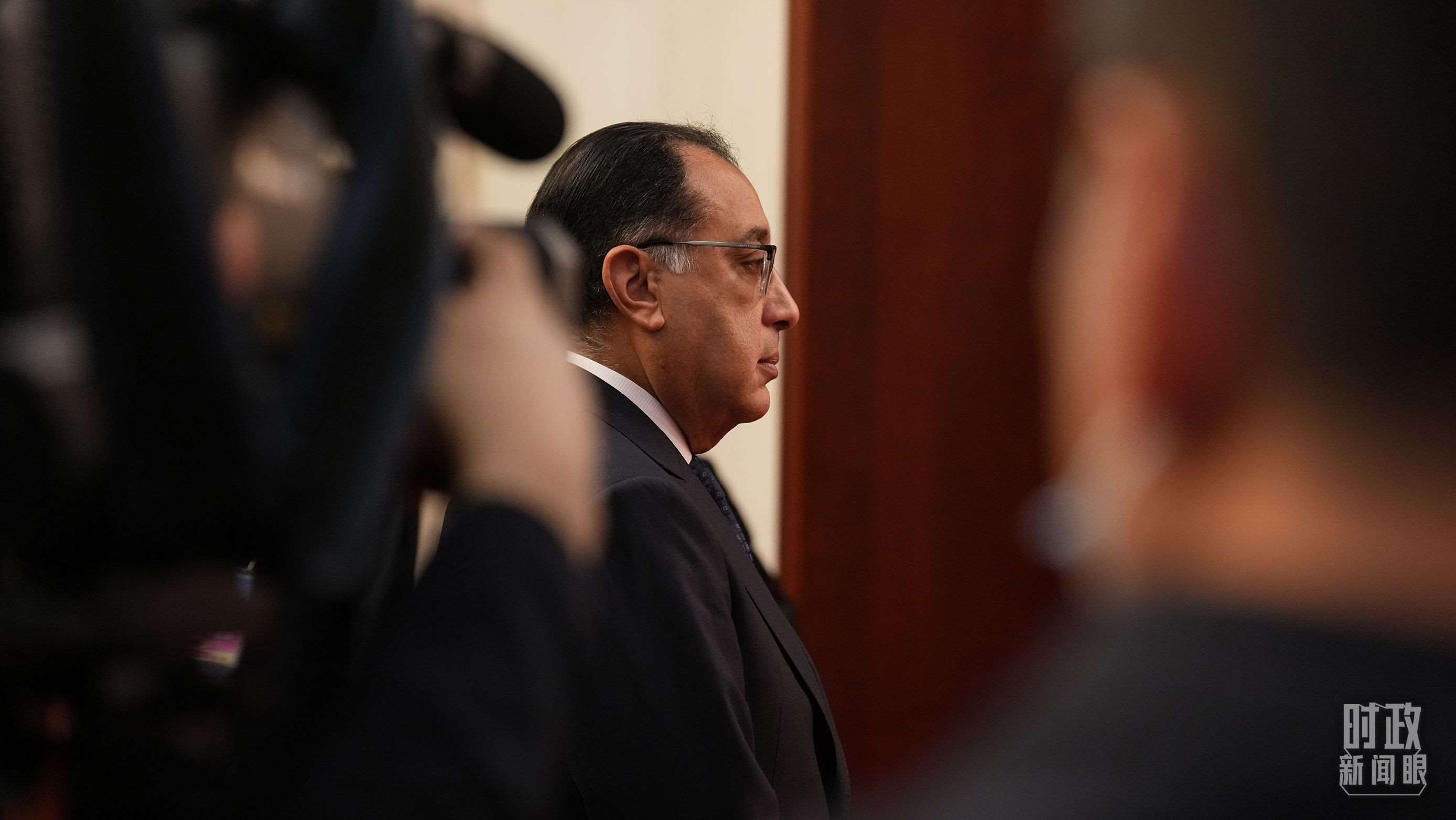 △人民大會(huì)堂，埃及總理馬德布利正在等候會(huì)見開始。（總臺(tái)國廣記者李晉拍攝）