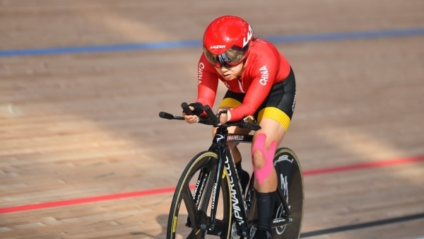 10月23日，杭州第4屆亞殘運會場地自行車女子個人C4-5級3000米追逐賽金牌賽舉行。圖為中國隊選手季子賢在比賽中。圖片來源：杭州亞殘組委會