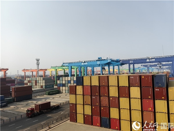天津港北疆港區(qū)C段智能化集裝箱碼頭。人民網(wǎng)記者 符園園攝