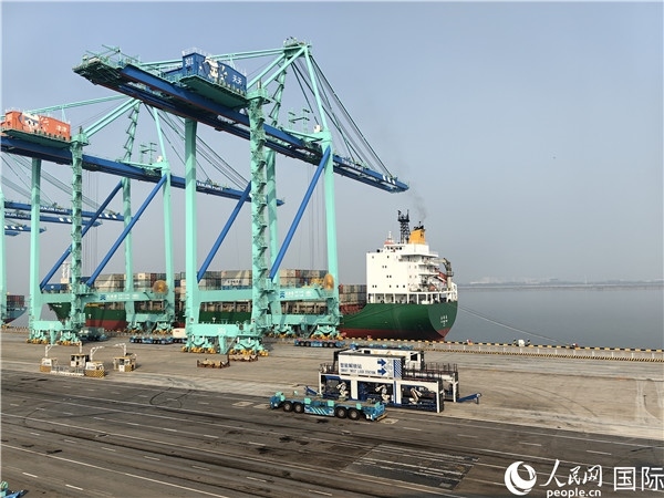 天津港北疆港區(qū)C段智能化集裝箱碼頭。人民網(wǎng)記者 符園園攝