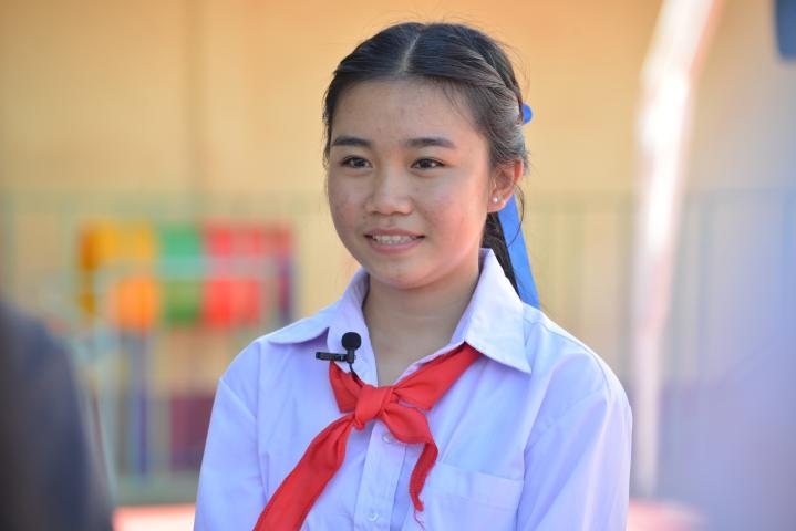 蓬批灣結(jié)束中國(guó)之行返回老撾后接受記者采訪(fǎng)。