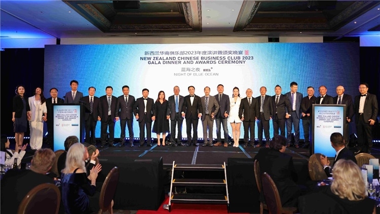 新西蘭華商聯(lián)合總會首批會員代表上臺亮相。攝影：張凱