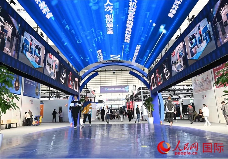 11月7日上午，2023年世界互聯(lián)網(wǎng)大會(huì)“互聯(lián)網(wǎng)之光”博覽會(huì)在浙江烏鎮(zhèn)開幕。人民網(wǎng)記者 葉賓得攝