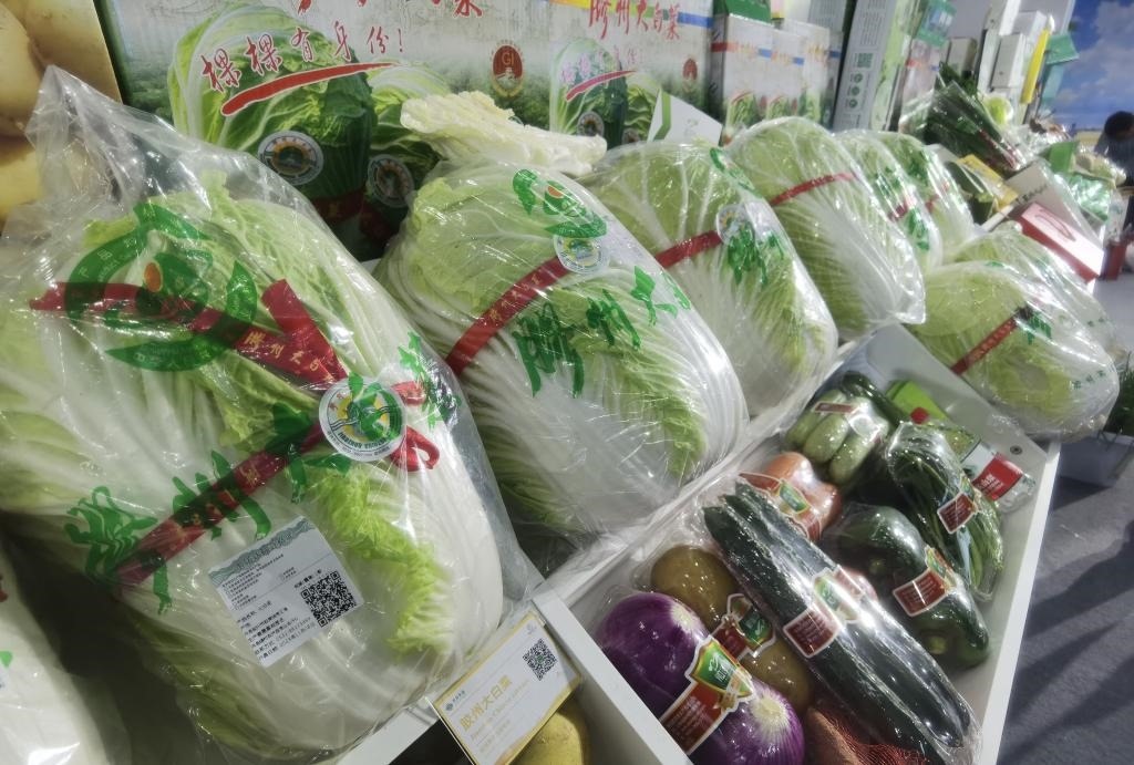 圖為本屆農(nóng)交會(huì)現(xiàn)場展示的膠州大白菜等蔬菜。新華社記者王凱攝