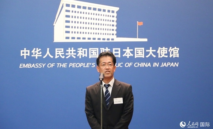 導(dǎo)師代表、東京大學(xué)教授內(nèi)山真伸發(fā)表致辭。人民網(wǎng) 許可攝