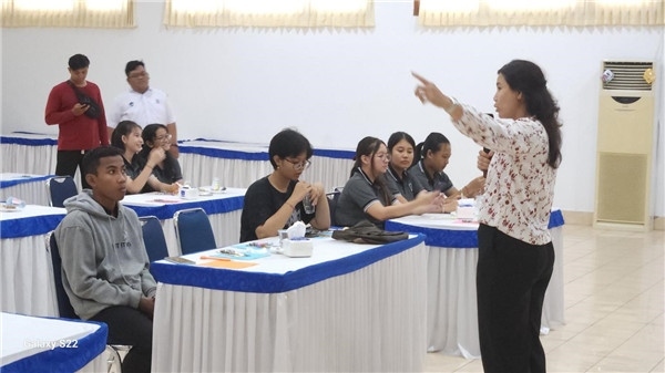 巴陵康孔子學(xué)院外方院長普拉巴介紹孔子學(xué)院情況。主辦方供圖