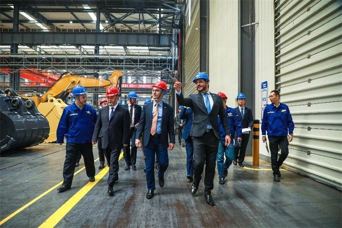 巴西米納斯吉拉斯州州長羅梅烏·澤馬到徐工集團考察。徐工集團供圖