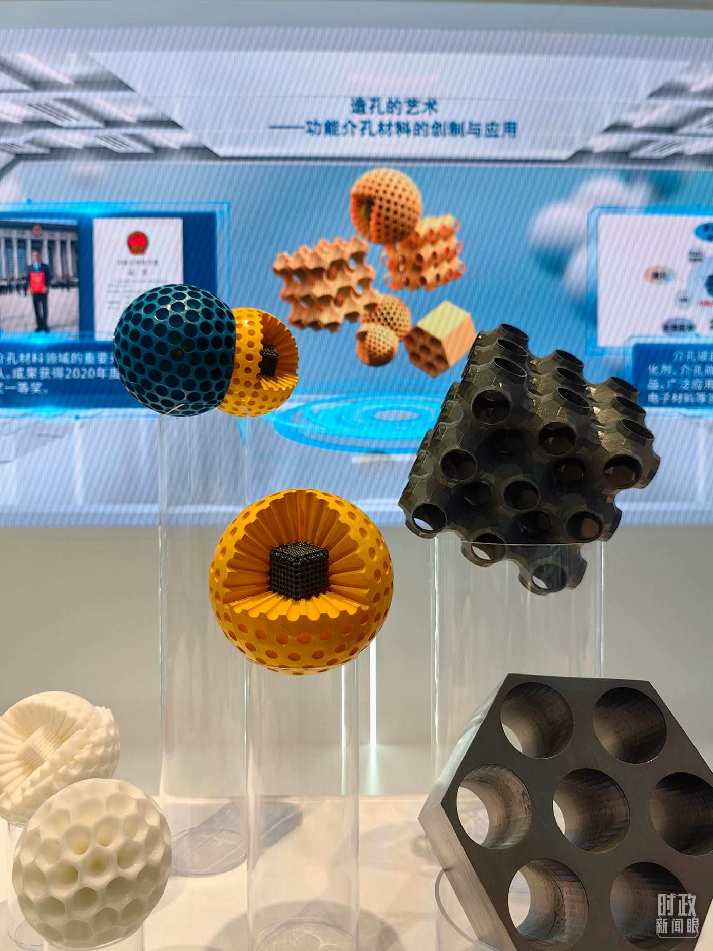 △上?？萍紕?chuàng)新成果展。（總臺(tái)央視記者段德文拍攝）