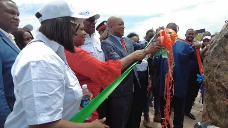 嘉賓為學校剪彩。主辦方供圖