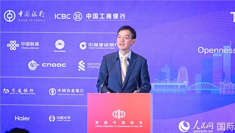 1. 英國中國商會(huì)會(huì)長(zhǎng)、中國銀行倫敦分行行長(zhǎng)方文建 致歡迎辭。郭錦標(biāo)攝_副本