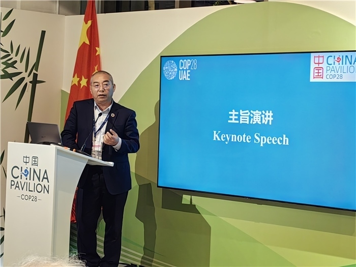 晶澳太陽能科技股份有限公司高級副總裁孫廣彬發(fā)言。COP28中國角供圖