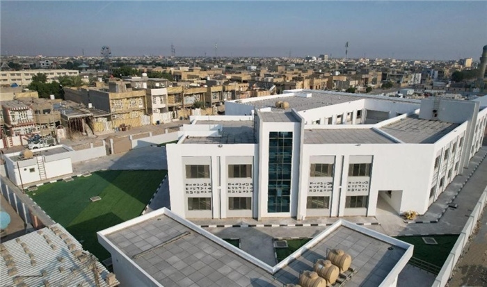 已經(jīng)完工的伊拉克瓦西特省第20號學(xué)校。該學(xué)校為合院式全功能建筑，包括教學(xué)樓，圖書室，實(shí)驗(yàn)室，保衛(wèi)室等。 趙沖攝