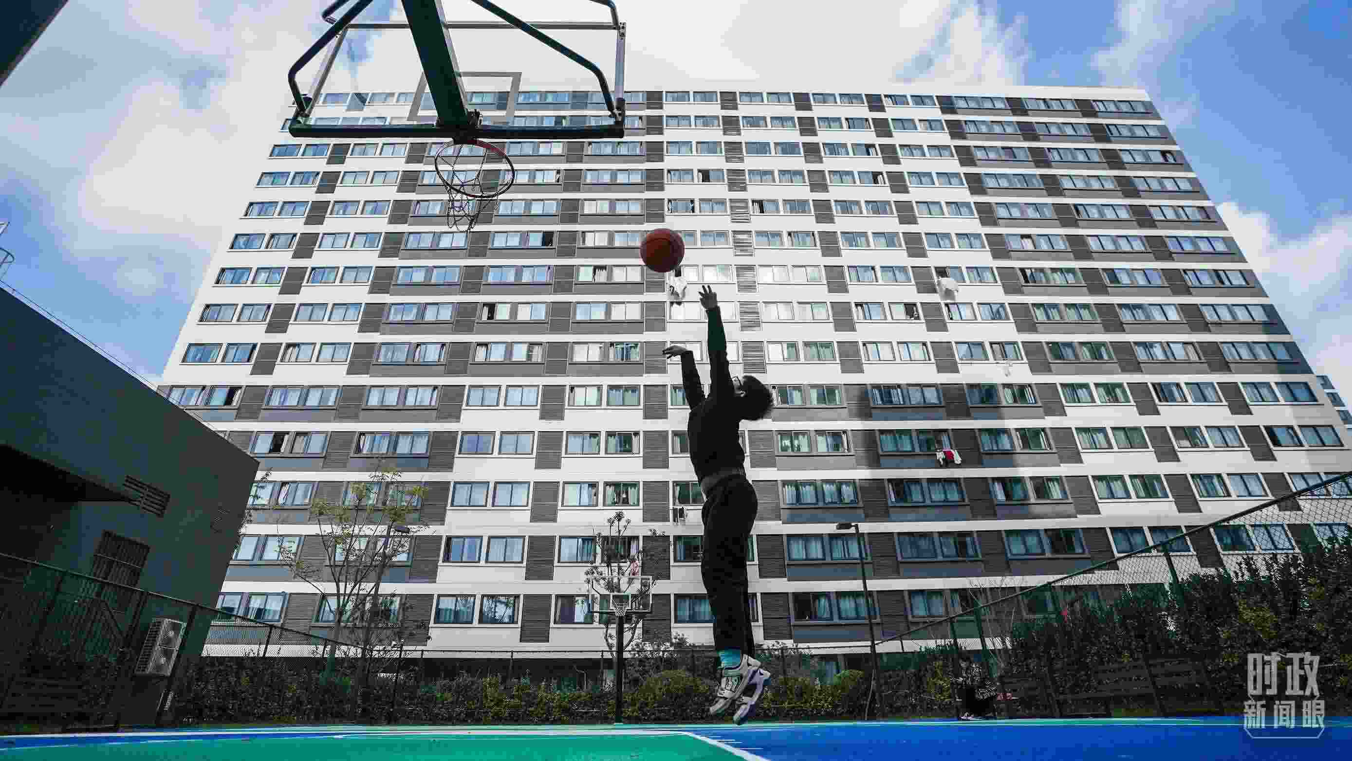 △上海市閔行區(qū)新時(shí)代城市建設(shè)者管理者之家。（總臺(tái)國(guó)廣記者李晉拍攝）