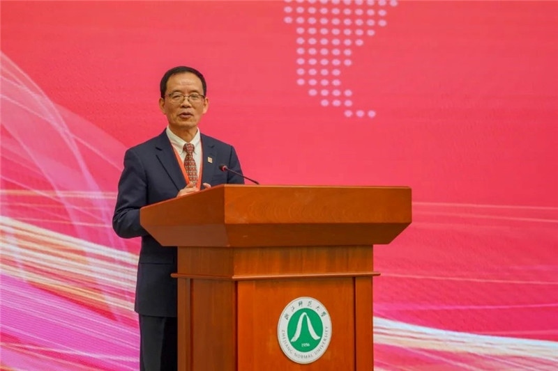 國務院學位委員會區(qū)域國別學學科評議組秘書長、浙江師范大學非洲研究院（非洲區(qū)域國別學院）院長劉鴻武致辭。主辦方供圖