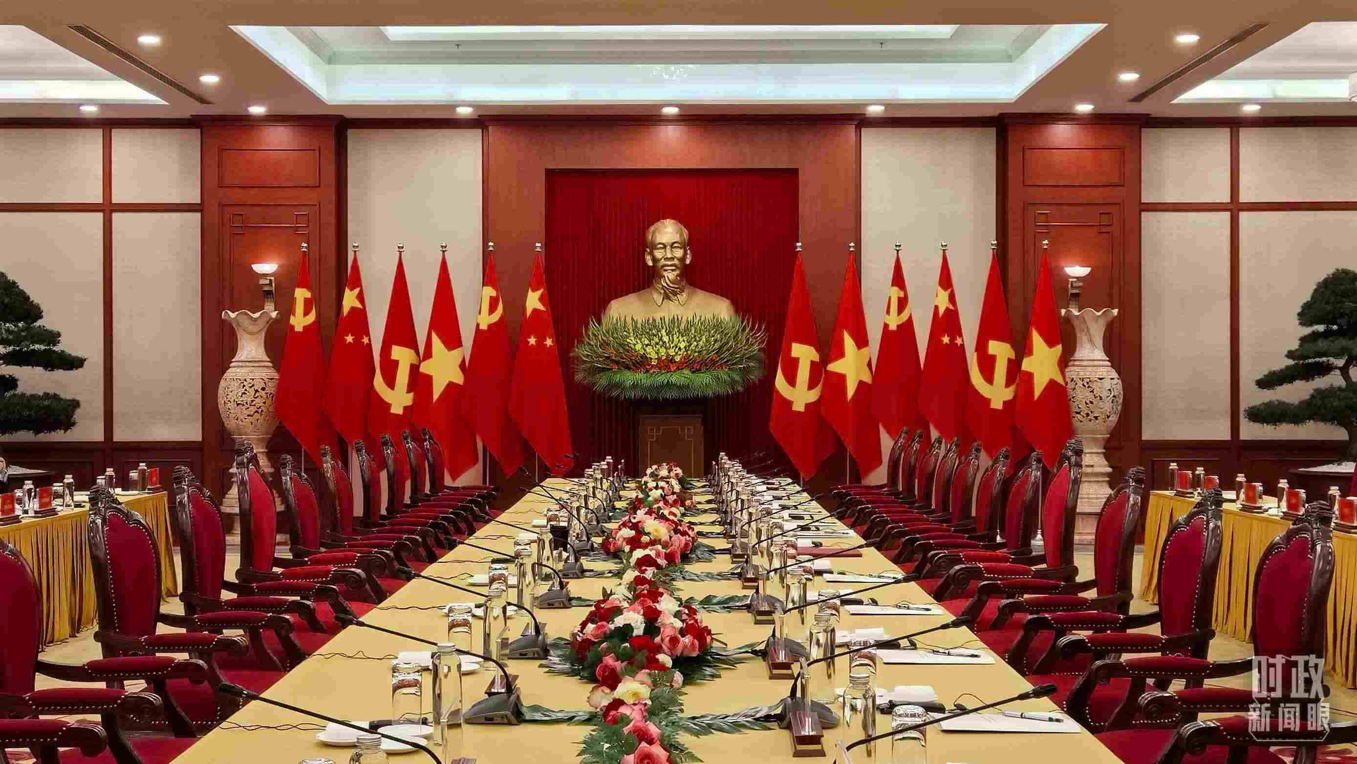 △當(dāng)?shù)貢r(shí)間12月12日下午，習(xí)近平在這里與阮富仲舉行會(huì)談，這是會(huì)談開始前的場(chǎng)景。（總臺(tái)央視記者邢彬拍攝）