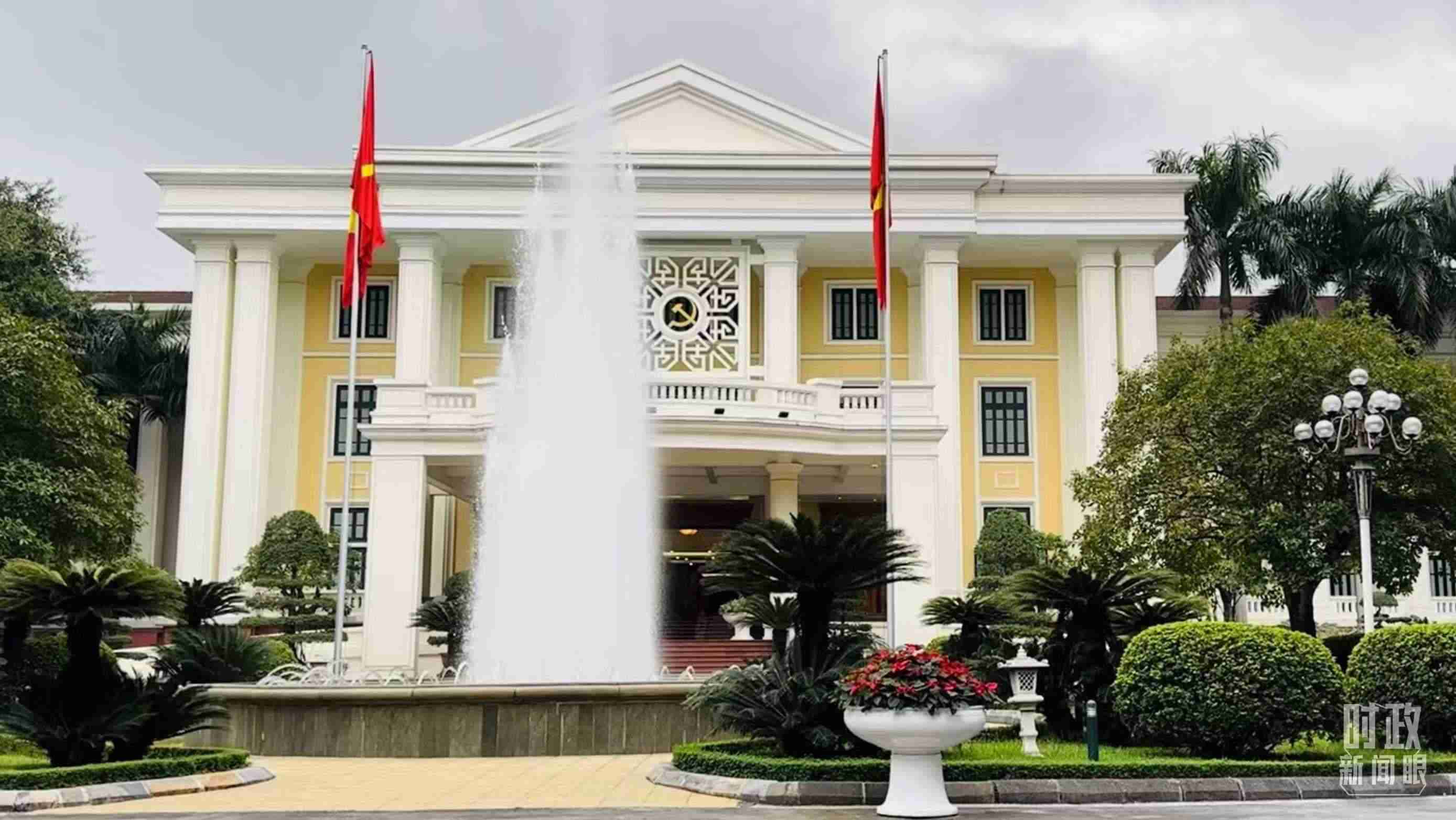 △越共中央駐地。當(dāng)?shù)貢r(shí)間12月12日下午，習(xí)近平在這里同阮富仲舉行會(huì)談。（總臺(tái)央視記者范一鳴拍攝）