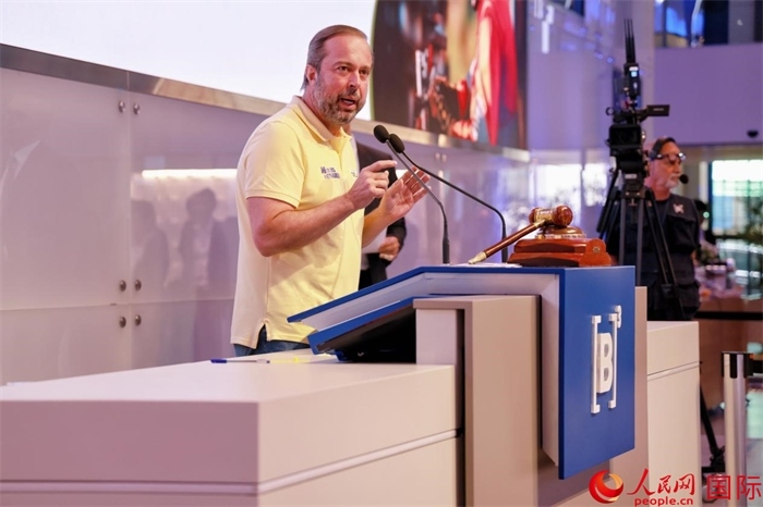 巴西礦產(chǎn)和能源部部長(zhǎng)亞歷山大·西爾維拉發(fā)表致辭。人民網(wǎng)記者 宋亦然攝