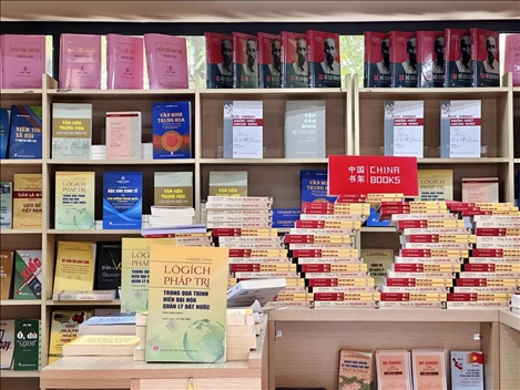 中國主題圖書亮相越南河內(nèi)書街。中國圖書進(jìn)出口（集團(tuán)）有限公司供圖