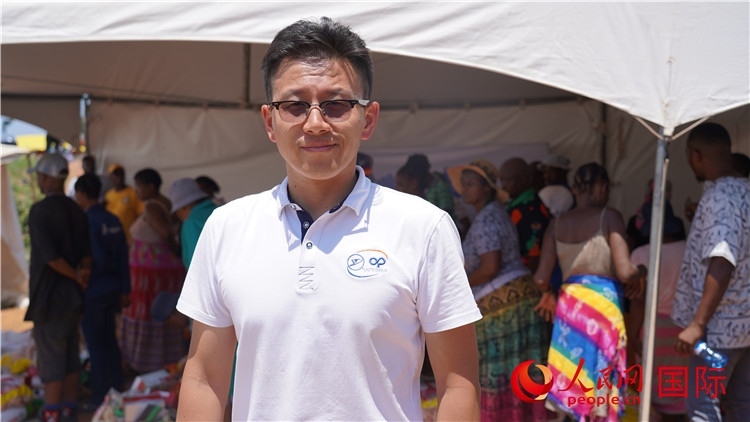 延鋒彼歐南非公司總經(jīng)理張鑫發(fā)言致辭。人民網(wǎng) 張茜攝