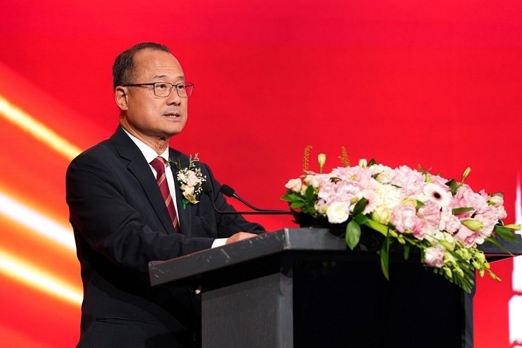 第十四屆全國(guó)政協(xié)常委、香港中華總商會(huì)會(huì)長(zhǎng)蔡冠深致辭。阿聯(lián)酋中華工商總會(huì)供圖