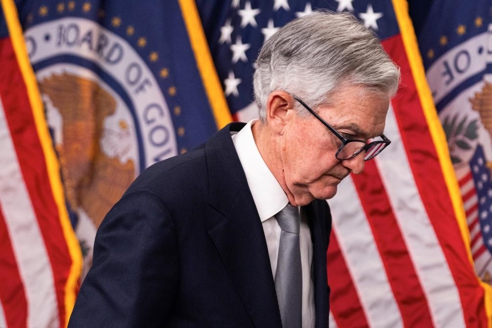 11月1日，美國(guó)聯(lián)邦儲(chǔ)備委員會(huì)主席鮑威爾在華盛頓出席記者會(huì)。新華社發(fā)（亞倫攝）