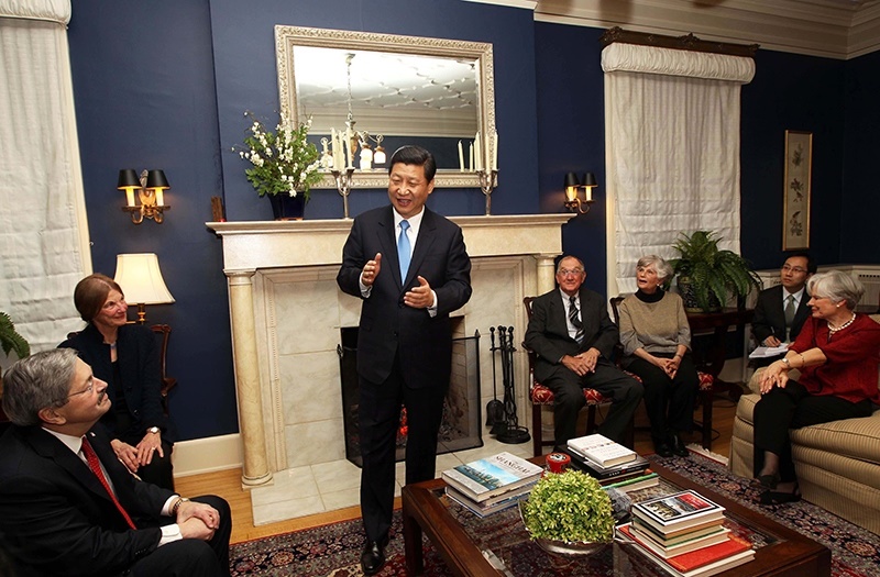 習(xí)近平2012年訪美時與老朋友敘舊場景。