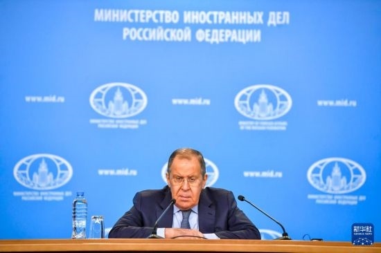 1月18日，在俄羅斯首都莫斯科，俄羅斯外長(zhǎng)拉夫羅夫回答記者提問。新華社發(fā)（亞歷山大攝）