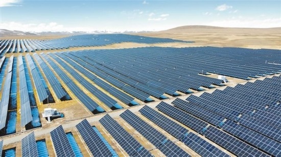 西藏華電色尼區(qū)12萬千瓦光伏發(fā)電項(xiàng)目電力保供項(xiàng)目航拍。趙書彬攝