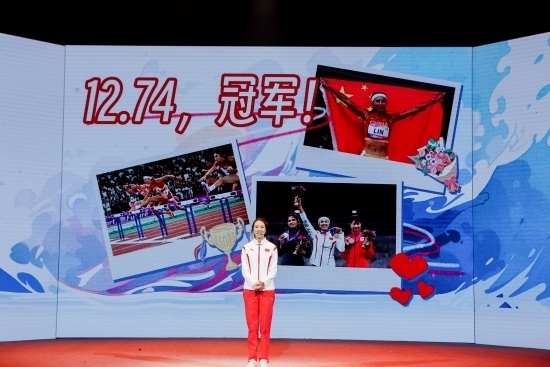 “何以中國(guó)·向海泉州”網(wǎng)絡(luò)主題活動(dòng)現(xiàn)場(chǎng)，林雨薇講述奪冠經(jīng)歷。泉州廣播電視臺(tái)供圖