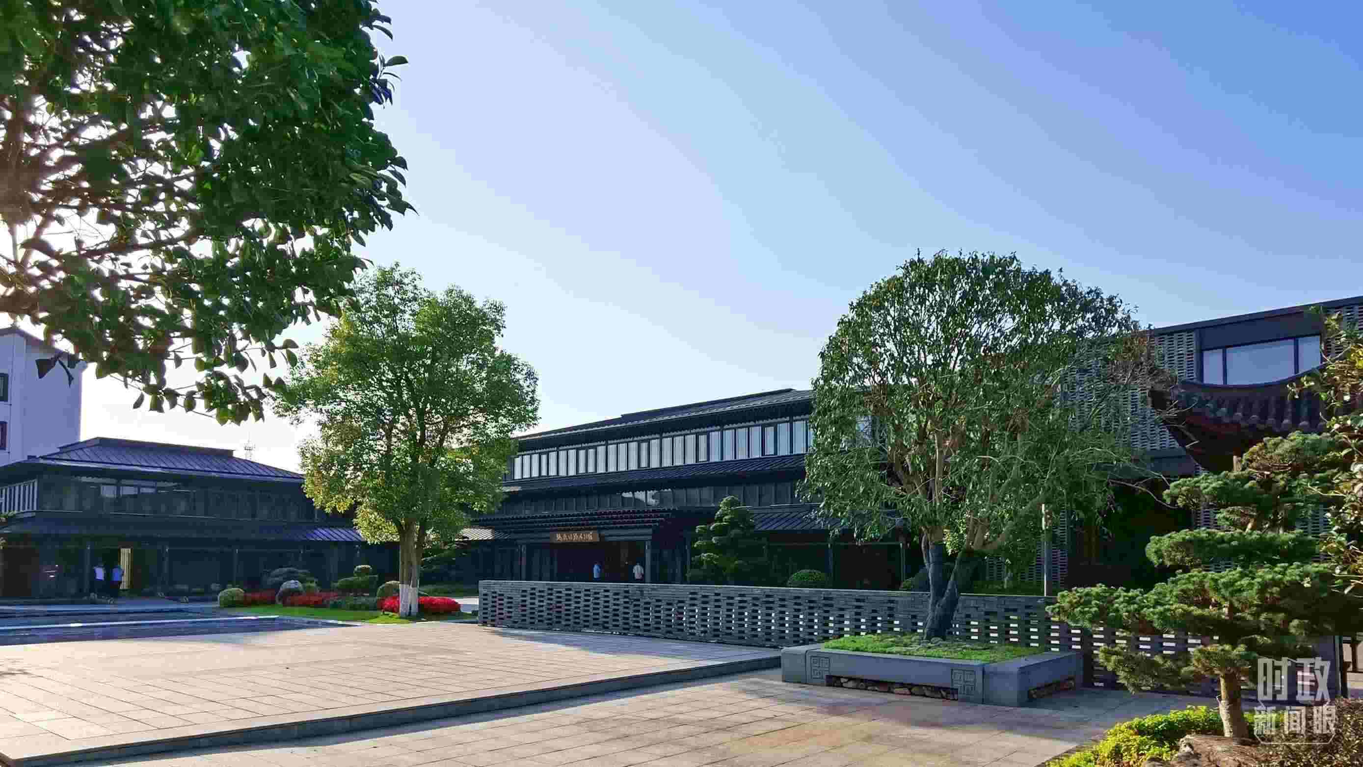 △楓橋經(jīng)驗陳列館。2023年9月，習近平來到這里考察，強調要發(fā)展好新時代“楓橋經(jīng)驗”。（總臺央視記者陳漢章拍攝）