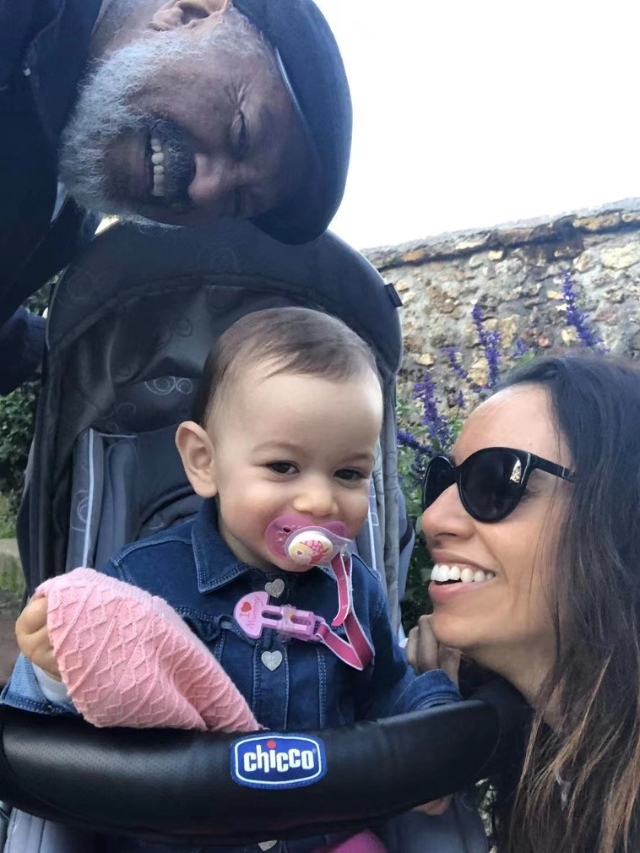 丹尼爾和家人在北京。圖片由受訪者提供