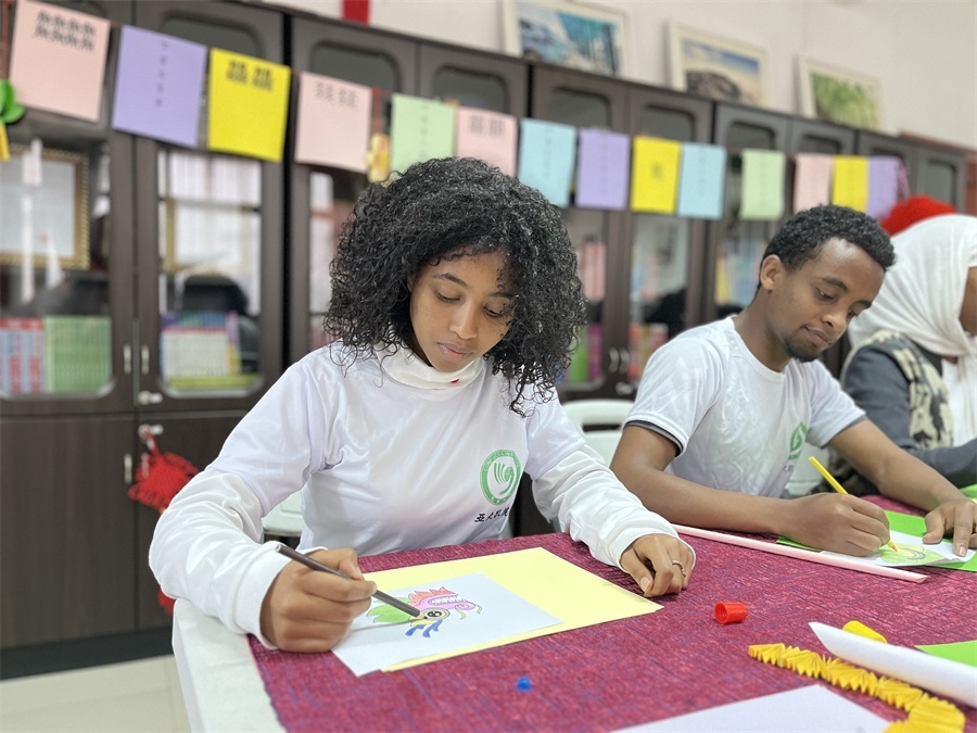 亞的斯亞貝巴大學(xué)孔子學(xué)院“網(wǎng)絡(luò)中國節(jié)·元宵”主題文化體驗活動現(xiàn)場。亞的斯亞貝巴大學(xué)孔子學(xué)院供圖