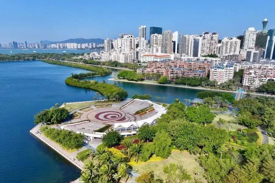 △1月24日，廈門筼筜湖白鷺洲公園及周邊城市景觀。