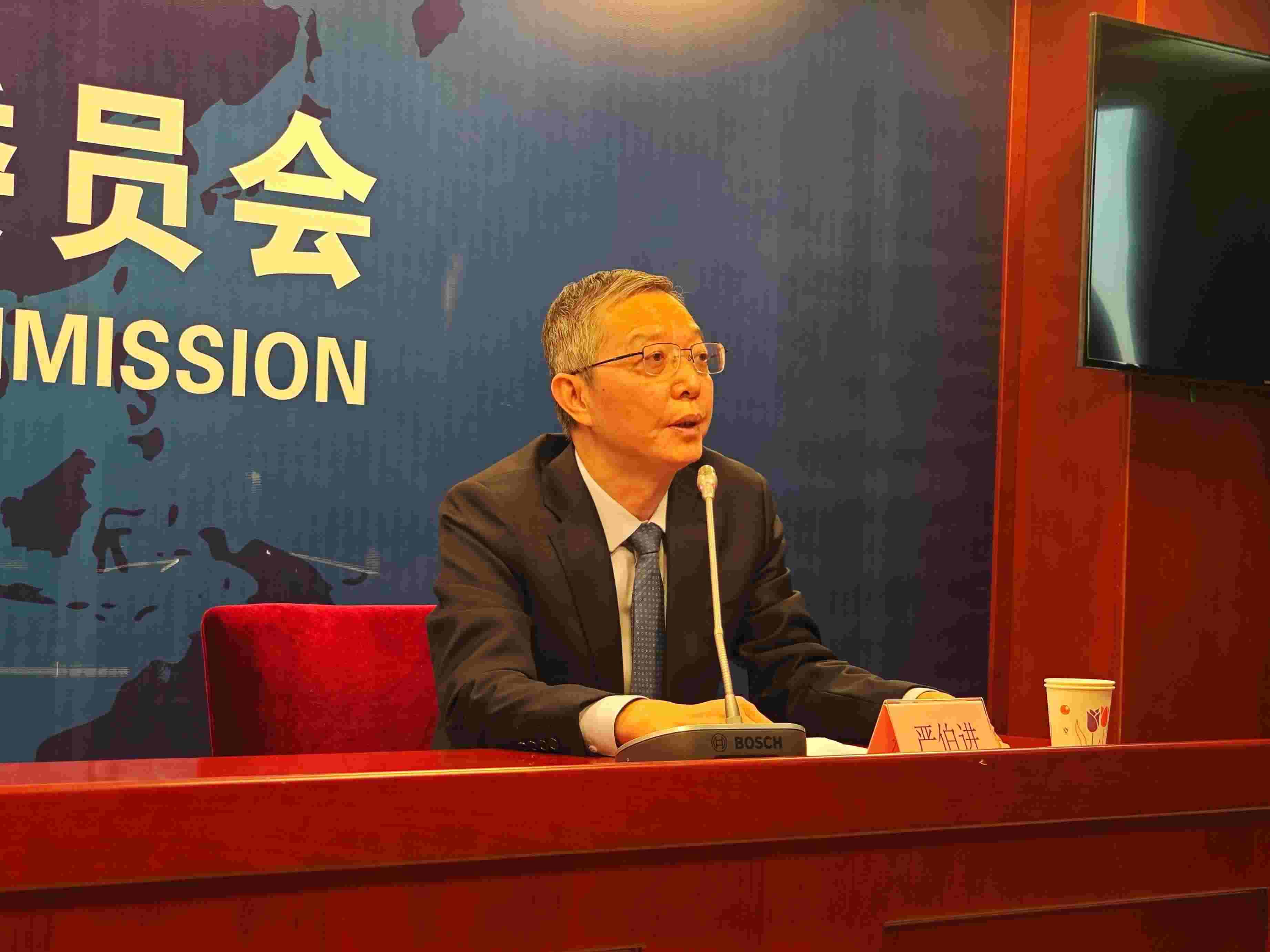 2月23日，嚴(yán)伯進(jìn)在證監(jiān)會例行新聞發(fā)布會現(xiàn)場。 人民網(wǎng) 黃盛 攝