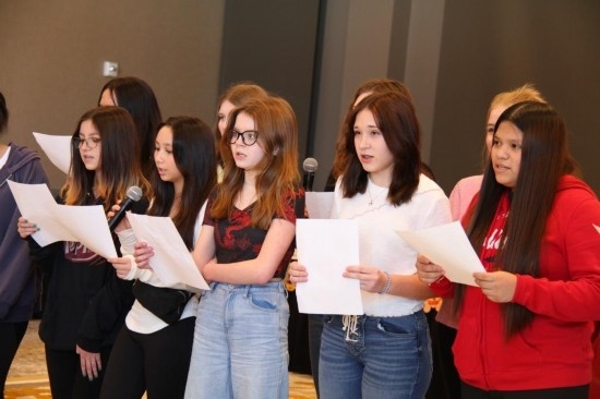 2月9日，在馬斯卡廷，馬斯卡廷中學(xué)學(xué)生在演唱中文歌曲。