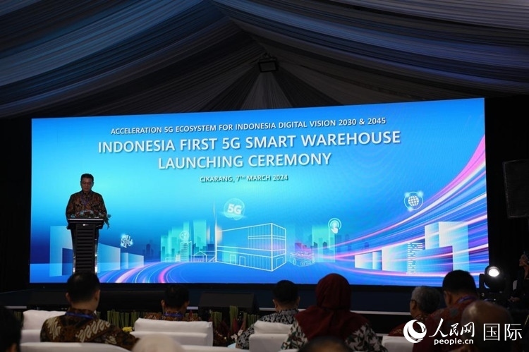 華為印尼CEO郭海龍?jiān)诮夷粌x式發(fā)表講話。人民網(wǎng)記者 曹師韻攝