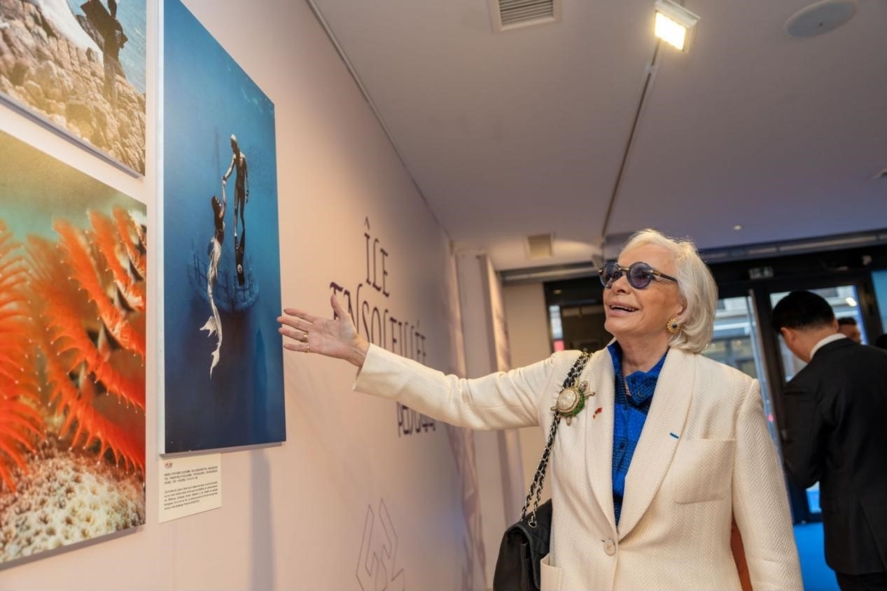 世界旅游組織特別顧問瑪麗-皮埃爾·布歇-奧利耶觀看活動(dòng)現(xiàn)場圖片展覽?；顒?dòng)主辦方供圖