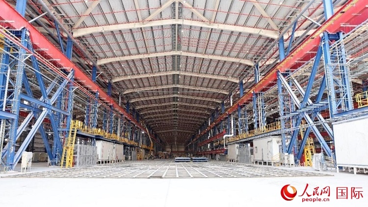 已移交業(yè)主的C201船體車(chē)間。人民網(wǎng)記者管克江攝