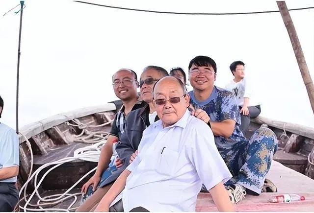 楊士莪院士參加海試。哈爾濱工程大學(xué)供圖