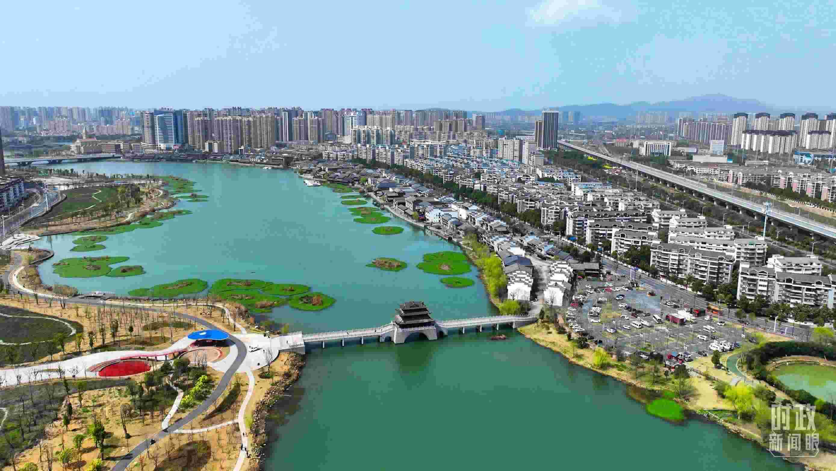 湖南常德。此次座談會(huì)前，習(xí)近平在長(zhǎng)沙、常德兩地實(shí)地考察。（總臺(tái)央視記者范凱拍攝）