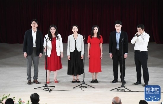 3月21日，國家開發(fā)銀行阿卡貝拉合唱團(tuán)在音樂會上演出。新華社記者 任超 攝