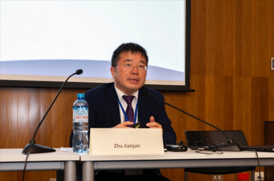 上海外國語大學國際文化交流學院副院長朱建軍做專題講座。（秘魯天主教大學孔子學院供圖）