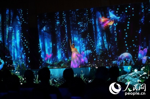 原創(chuàng)舞蹈《萬物有靈》。人民網(wǎng)記者 李發(fā)興攝