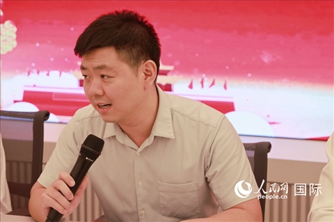 中國駐里約總領館領僑處處長齊冀在座談會上致辭。人民網(wǎng)記者 陳海琪攝