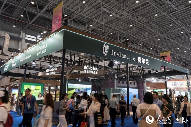 第四屆中國(guó)國(guó)際消費(fèi)品博覽會(huì)愛爾蘭國(guó)家館。人民網(wǎng) 常沙攝