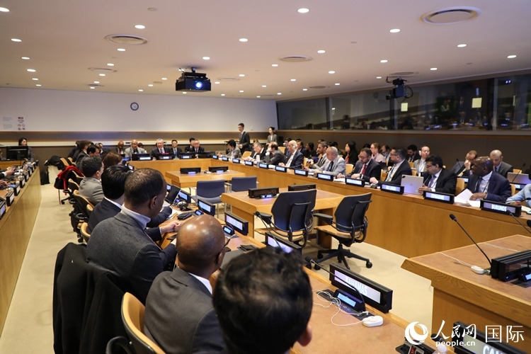 40多國常駐代表、副代表以及聯(lián)合國工發(fā)組織、糧農(nóng)組織、區(qū)域經(jīng)委會(huì)、南南合作辦公室等聯(lián)合國機(jī)構(gòu)官員等100多人參加全球發(fā)展倡議之友小組高級(jí)別會(huì)議。 人民網(wǎng)記者 李志偉攝