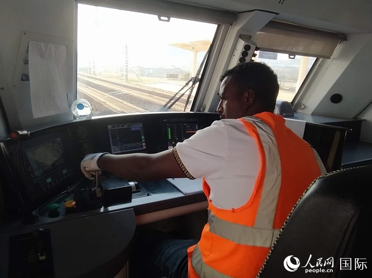 火車司機(jī)索博卡。人民網(wǎng)記者 黃培昭攝